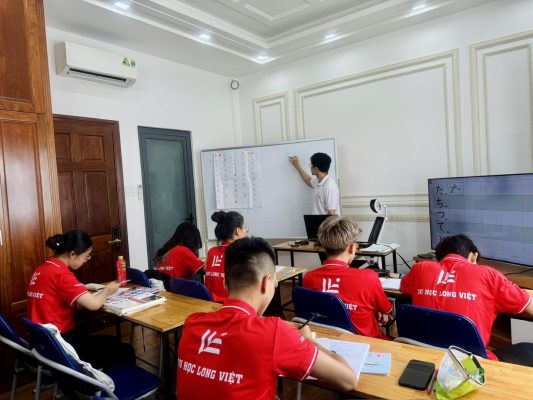LỚP HỌC TẠI LONG VIỆT
