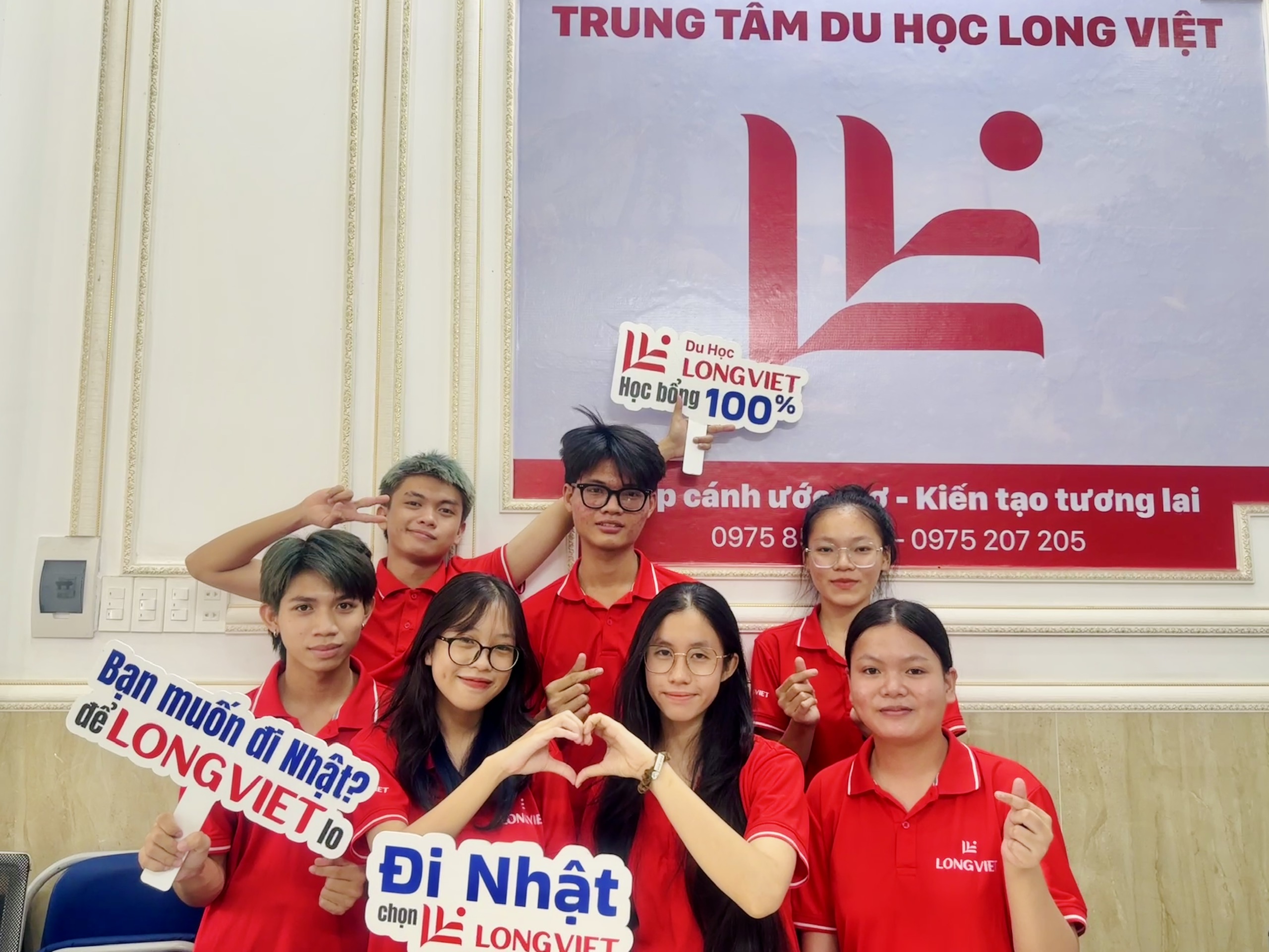 DU HỌC SINH KHÓA T4/2025 NHẬP HỌC TẠI LONG VIỆT